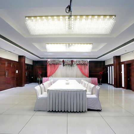 Hotel Shri Khedapati International Dewas Ngoại thất bức ảnh