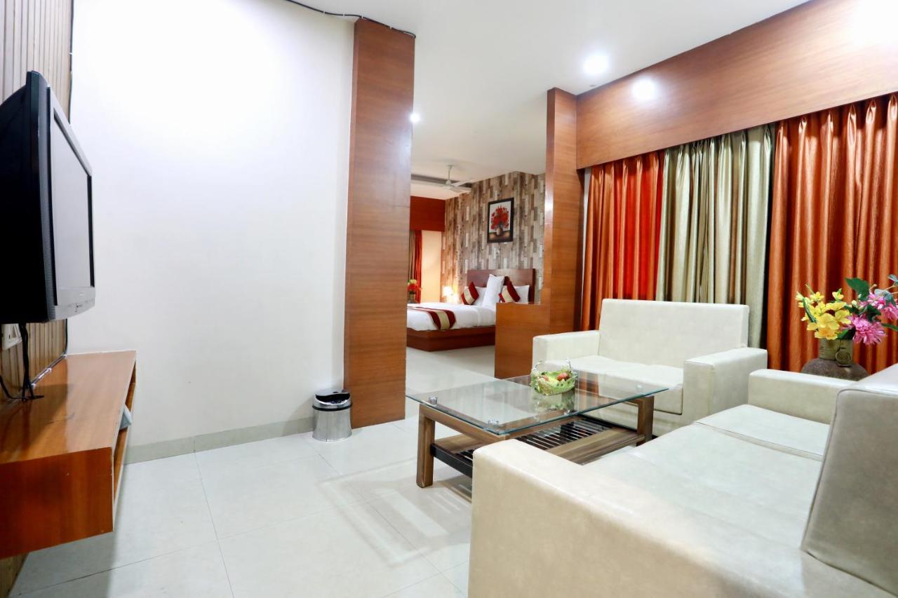Hotel Shri Khedapati International Dewas Ngoại thất bức ảnh
