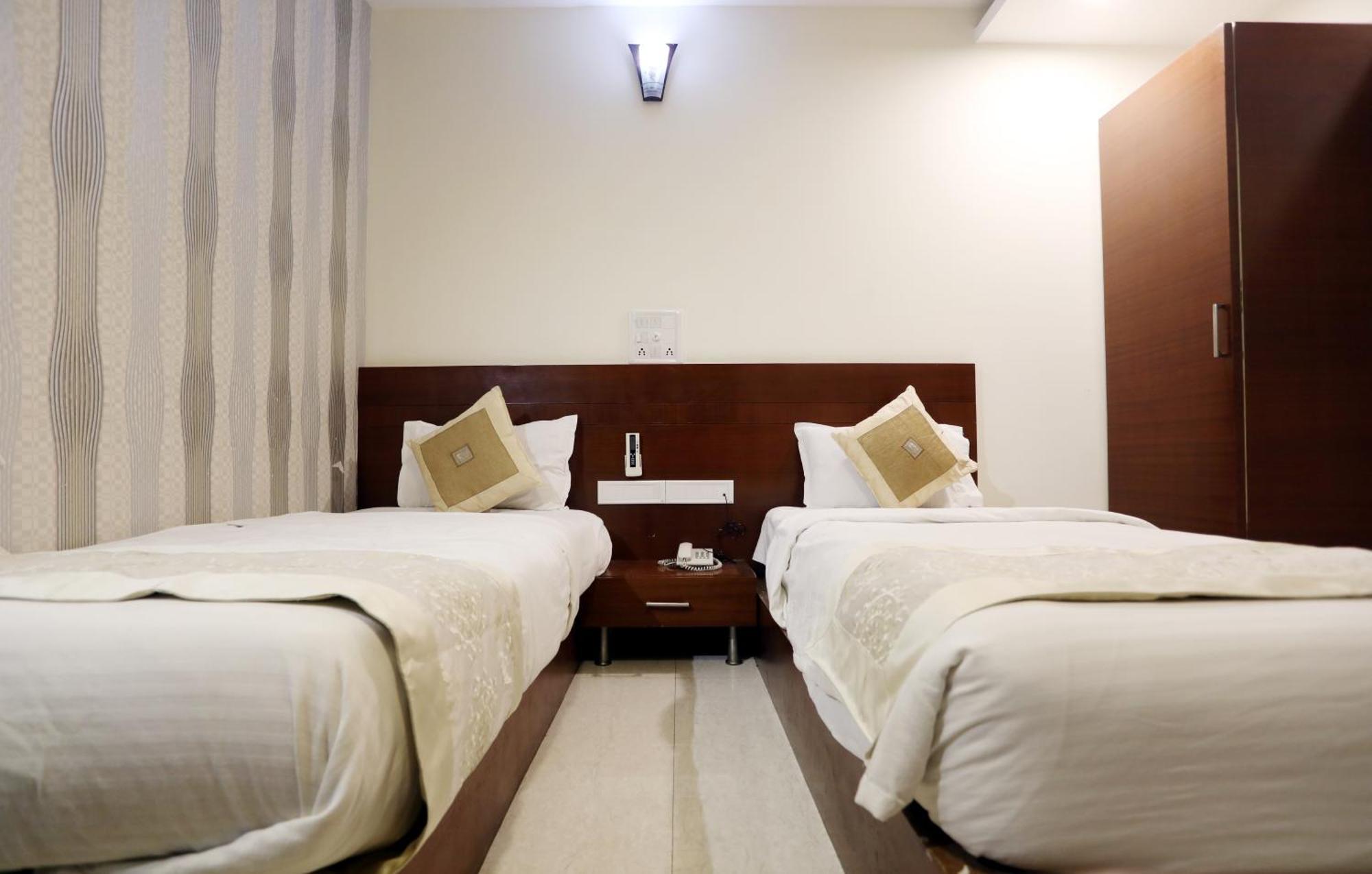 Hotel Shri Khedapati International Dewas Ngoại thất bức ảnh