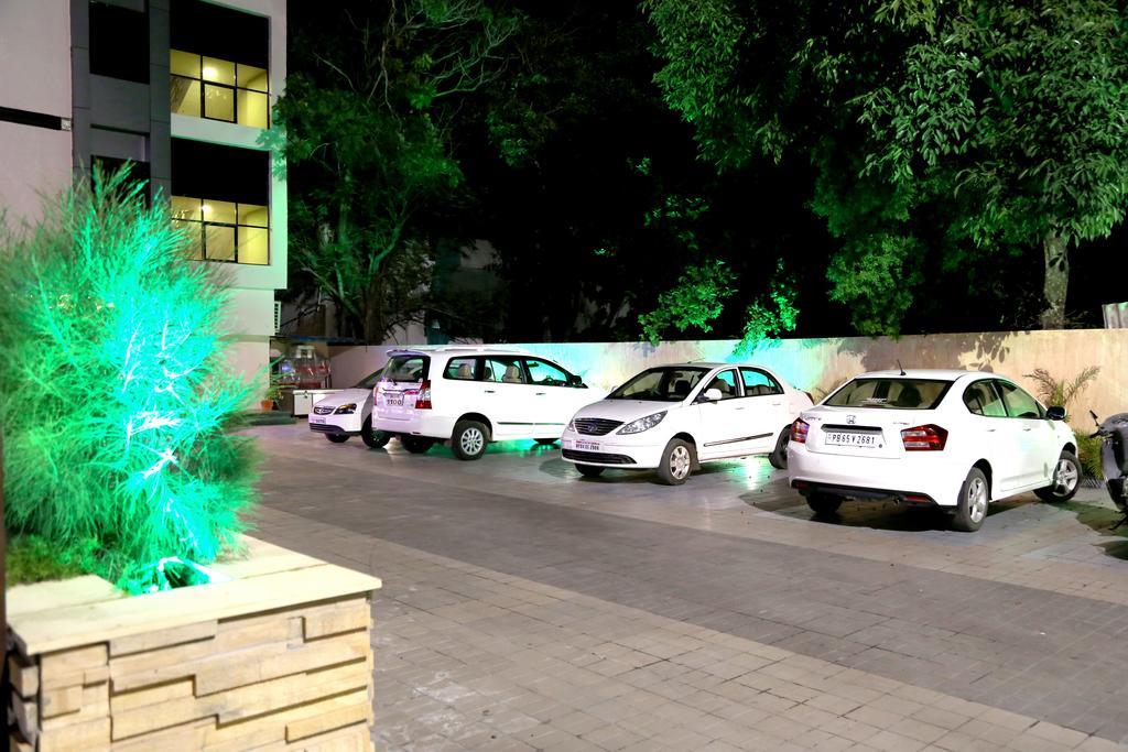 Hotel Shri Khedapati International Dewas Ngoại thất bức ảnh