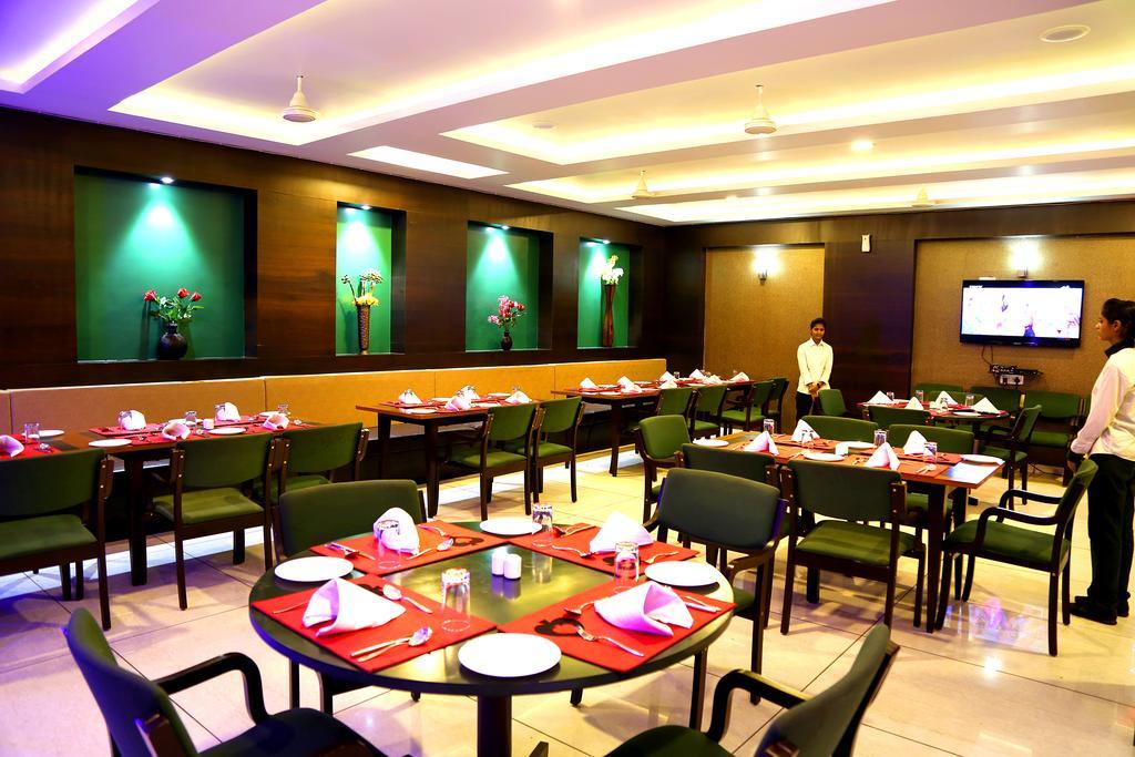 Hotel Shri Khedapati International Dewas Ngoại thất bức ảnh