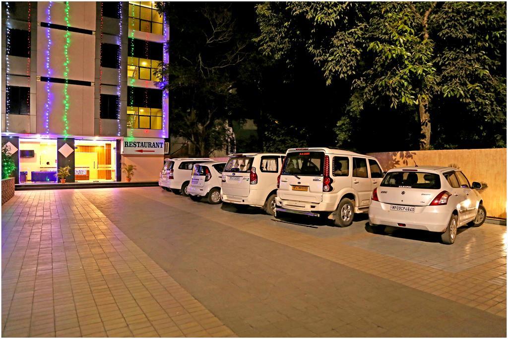 Hotel Shri Khedapati International Dewas Ngoại thất bức ảnh