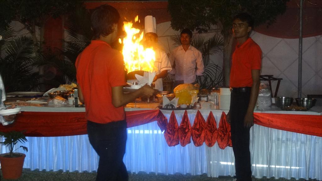 Hotel Shri Khedapati International Dewas Ngoại thất bức ảnh