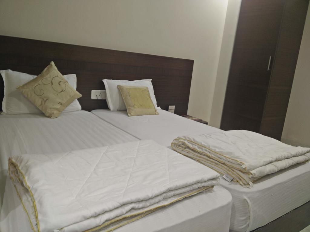 Hotel Shri Khedapati International Dewas Ngoại thất bức ảnh