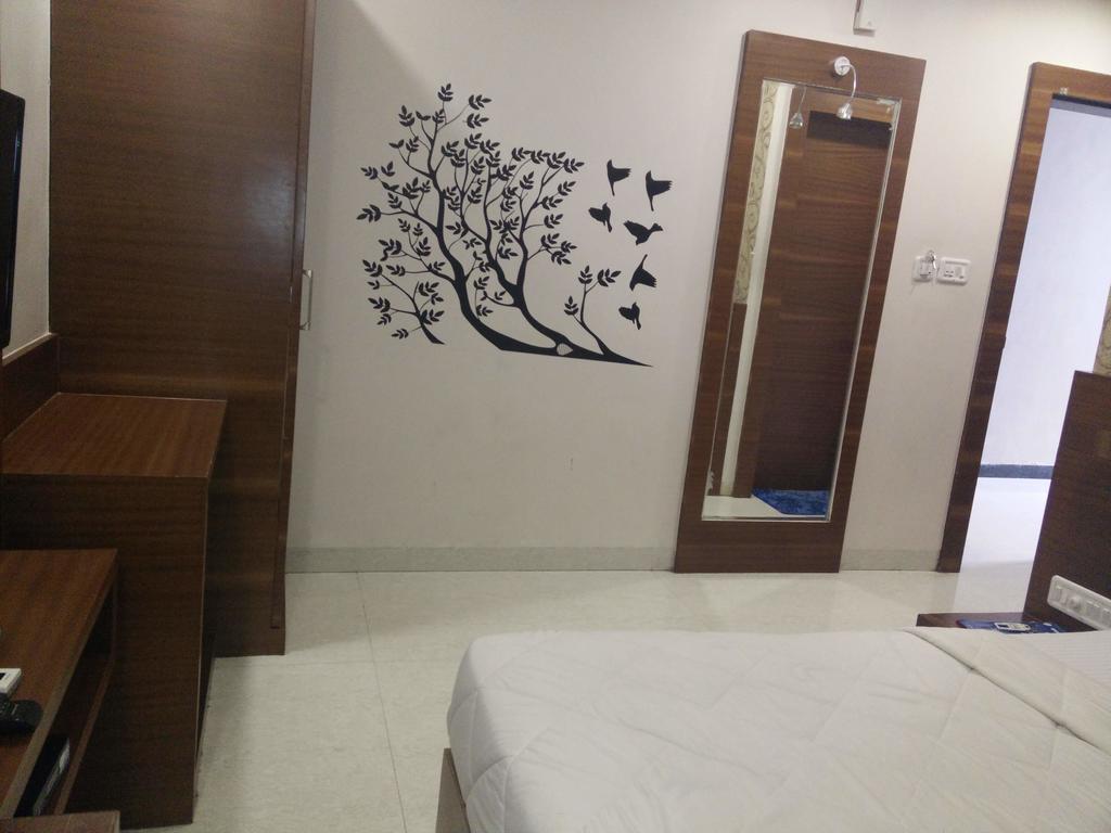 Hotel Shri Khedapati International Dewas Ngoại thất bức ảnh