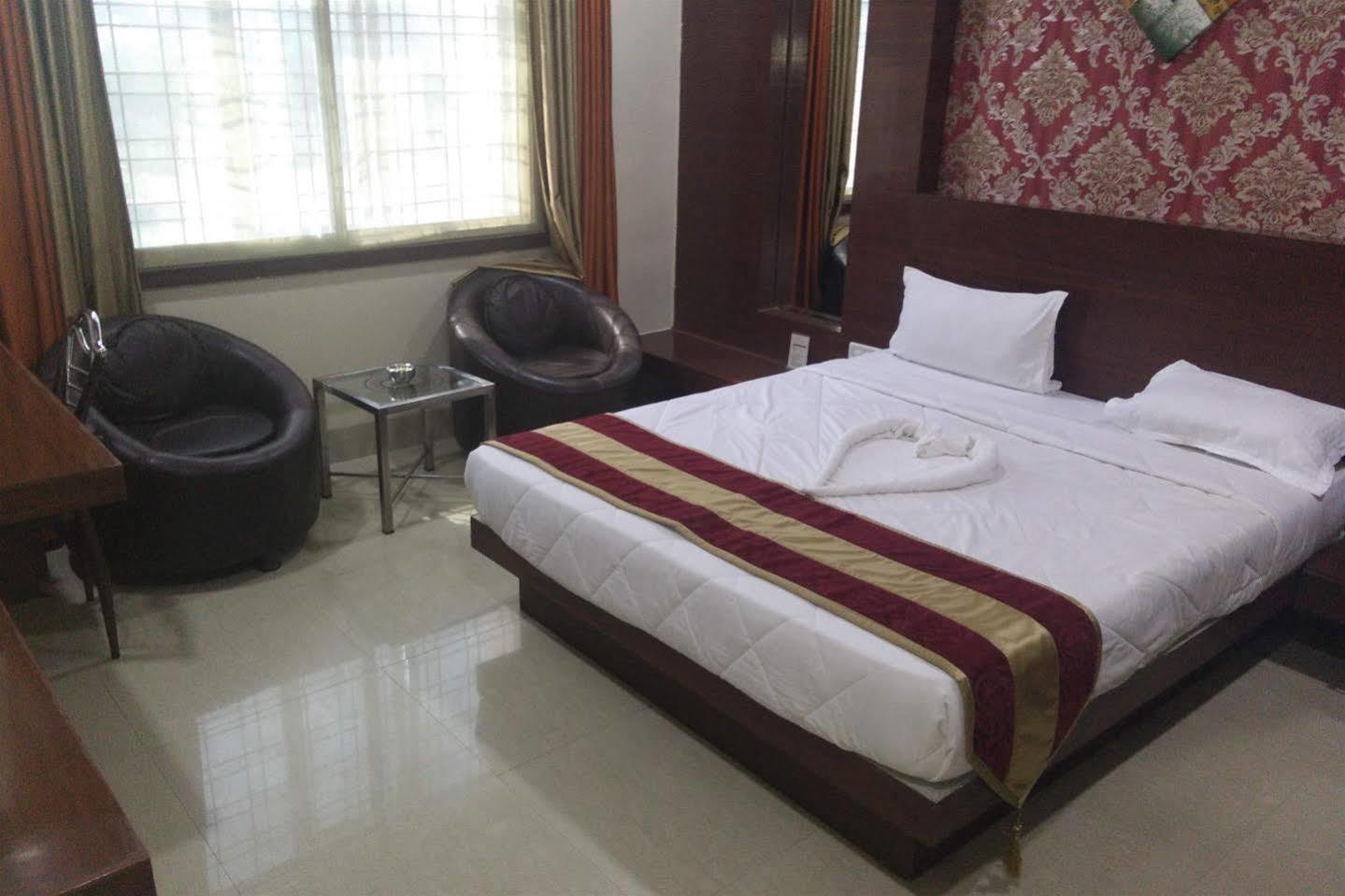 Hotel Shri Khedapati International Dewas Ngoại thất bức ảnh