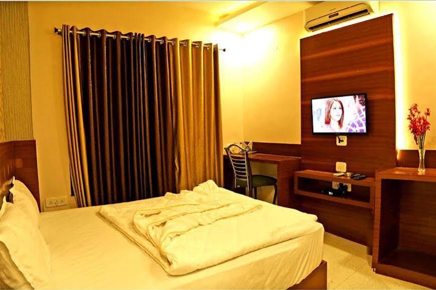 Hotel Shri Khedapati International Dewas Ngoại thất bức ảnh