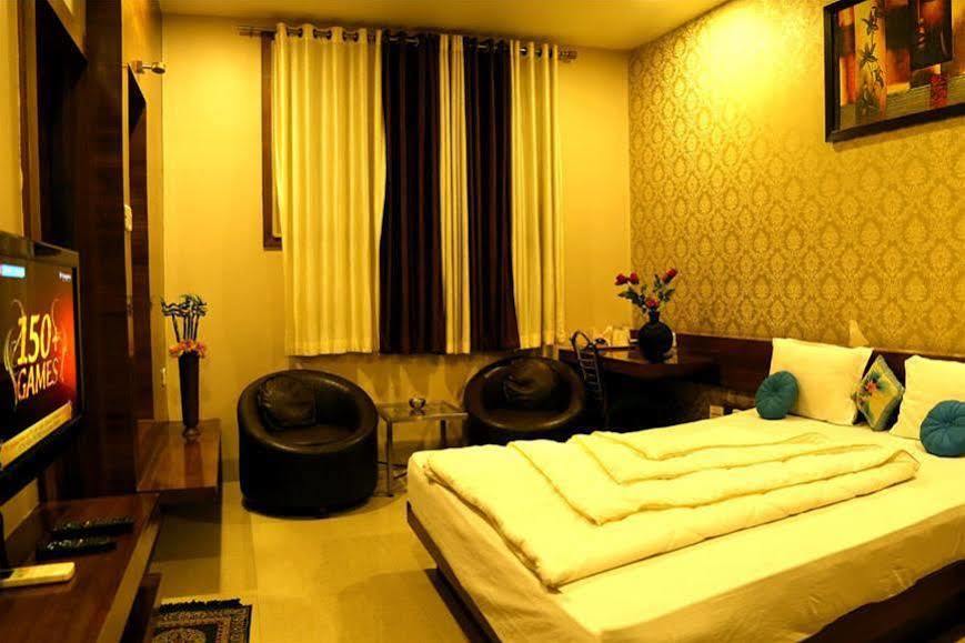 Hotel Shri Khedapati International Dewas Ngoại thất bức ảnh