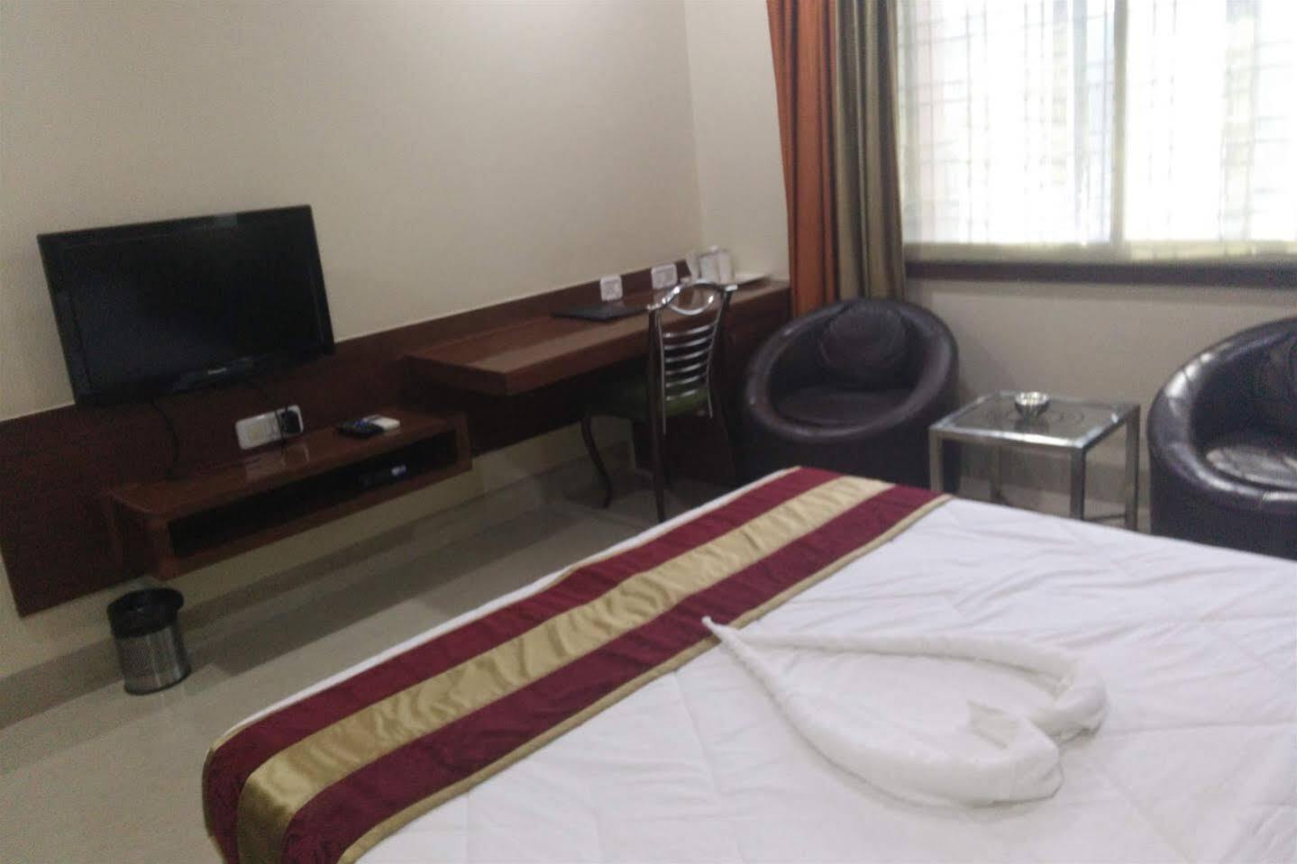 Hotel Shri Khedapati International Dewas Ngoại thất bức ảnh