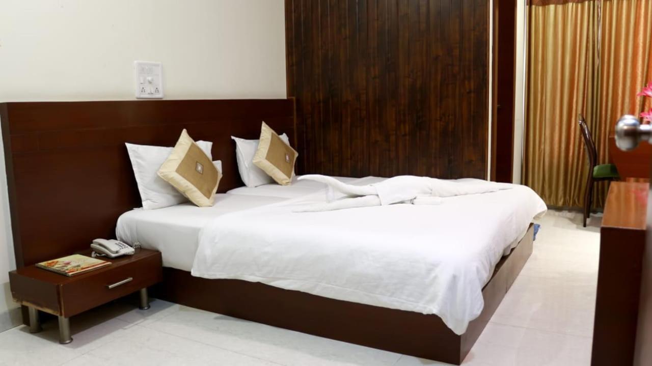 Hotel Shri Khedapati International Dewas Ngoại thất bức ảnh