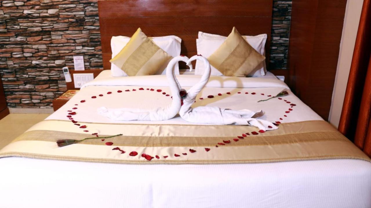 Hotel Shri Khedapati International Dewas Ngoại thất bức ảnh